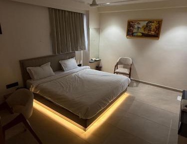 Deluxe Double Room (2 Adults + 1 Child)