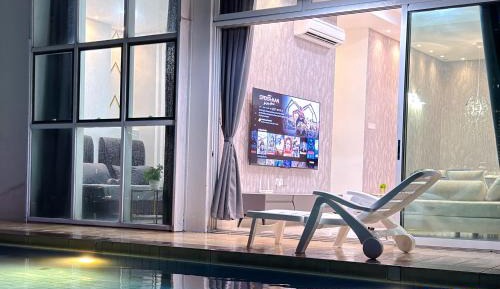 Apartment with Pool View 
