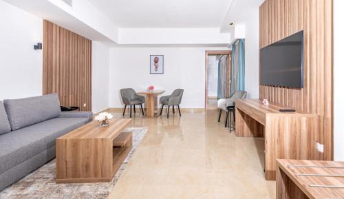 Family Deluxe One Bedroom King 