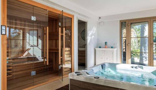 One-Bedroom Apartment with Sea View