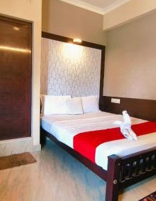 Three-Bedroom Apartment with Balcony