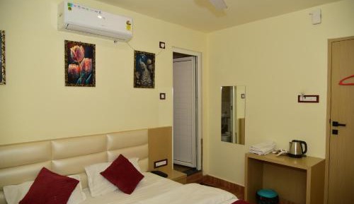 Deluxe Double Room (2 Adults + 1 Child)