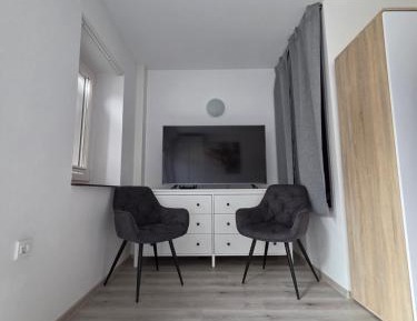 One-Bedroom Apartment with Balcony
