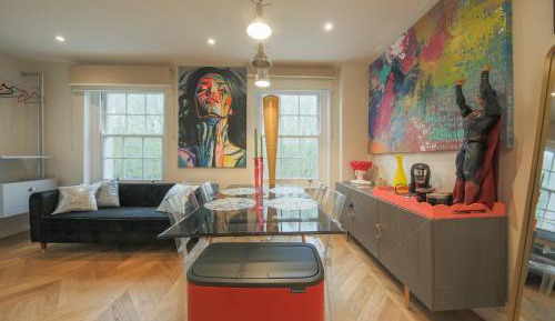 Deluxe One-Bedroom Apartment