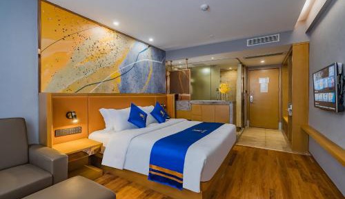 Comfort King Room (Comfortable Mattress + Small Refrigerator)