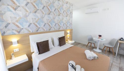 Deluxe Double Room with Balcony and Sea View