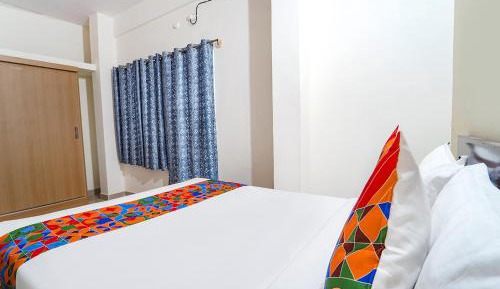 Deluxe One-Bedroom Apartment