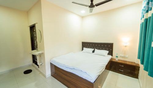 Deluxe Double Room (2 Adults + 1 Child)