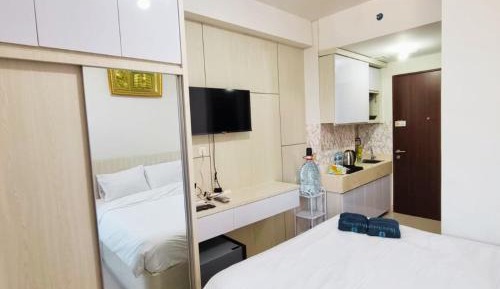 Studio Apartment with Balcony