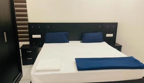 Deluxe Two-Bedroom Apartment with Garden View
