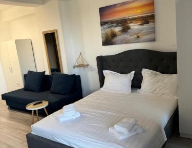 King Studio with Sofa Bed