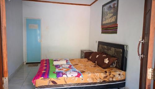 Deluxe Room (2 Adults + 1 Child)