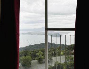 Family Room with Lake View