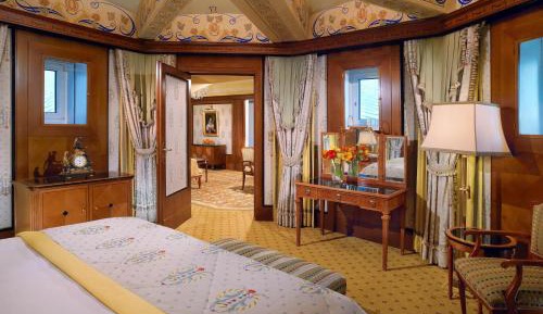 One-Bedroom Large Penthouse King Suite - Top Floor