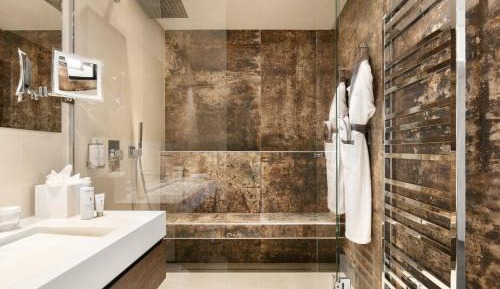 Junior Suite with Spa Bath