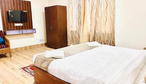 Deluxe Double Room (2 Adults + 1 Child)
