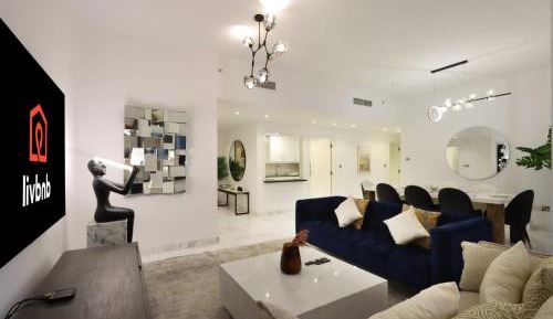 Four-Bedroom Apartment with Balcony 