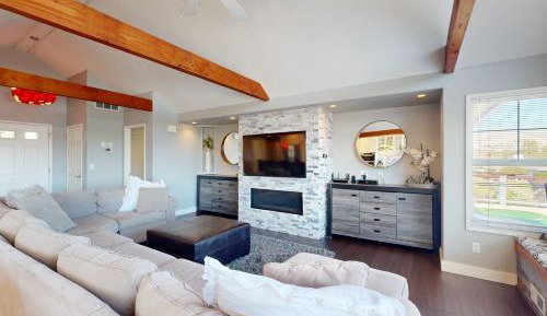 Six Bedroom Holiday Home