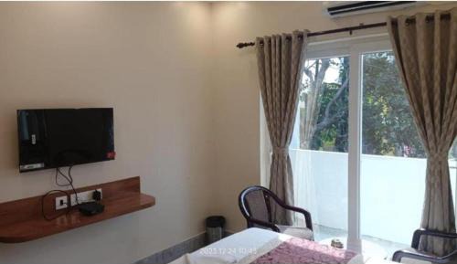 Deluxe Double Room (2 Adults + 1 Child)