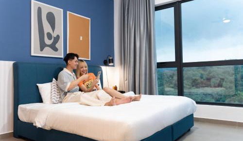 Mossaz Artsy Studio King Bed 