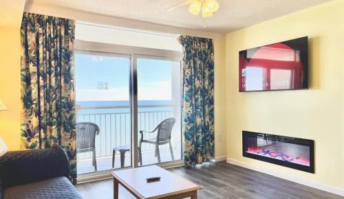 Deluxe One-Bedroom Apartment with Ocean View