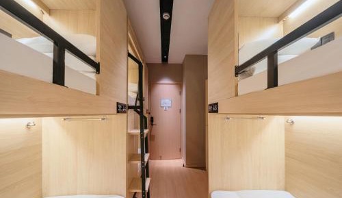 Bed in 6-Bed Male Dormitory Room -Shared Bathroom 