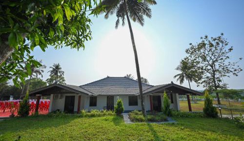 Deluxe Double Room (2 Adults + 1 Child)