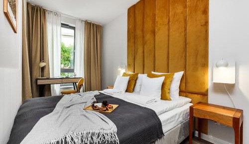 One-Bedroom Apartment with Balcony
