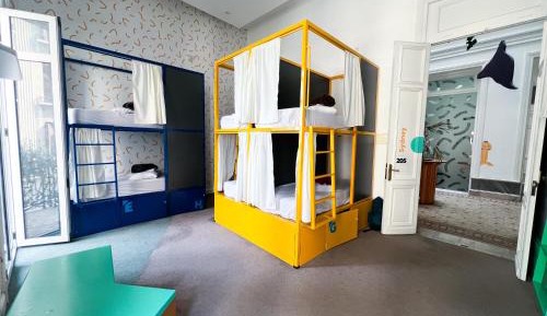 10-Bed Mixed Dormitory Room