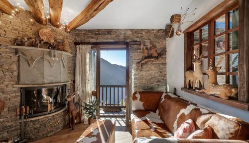Apartment with Mountain View