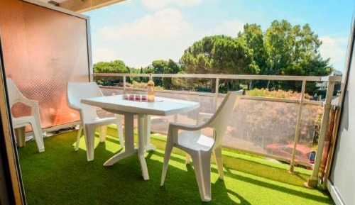 One-Bedroom Apartment with Balcony