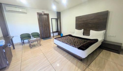 Deluxe King Suite