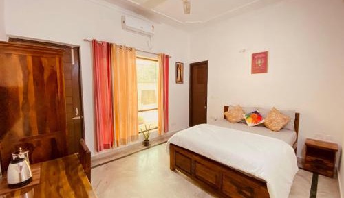 Standard Queen Room