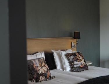 Suite with King Bed and Sofa Bed - Non-Smoking