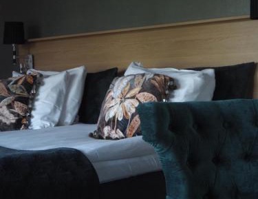 Standard Triple Room with Two Single Beds - Non-Smoking