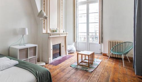 Two-Bedroom Deluxe Apartment with Balcony
