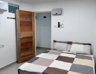 Standard Queen Room