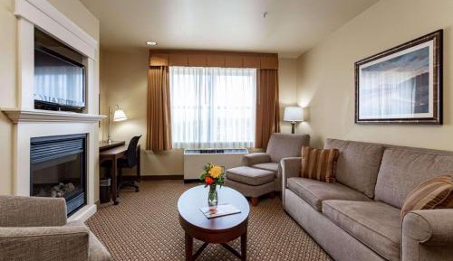 Premium King Suite with Whirlpool - Non-Smoking 