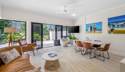Deluxe Two Bedroom Apartment - Beach Access