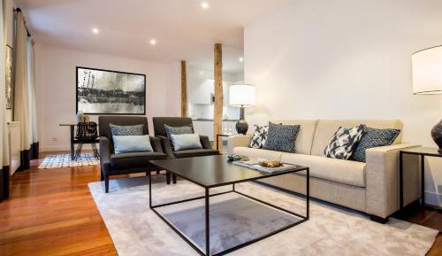 Deluxe Two-Bedroom Apartment
