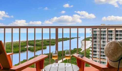 Two-Bedroom Apartment with Balcony and Sea View