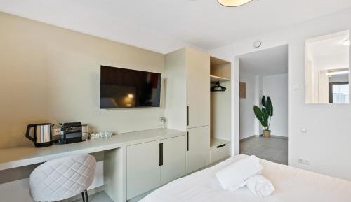 Deluxe Queen Room