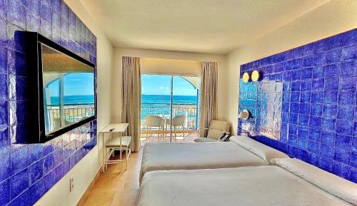 Double or Twin Room with Sea View