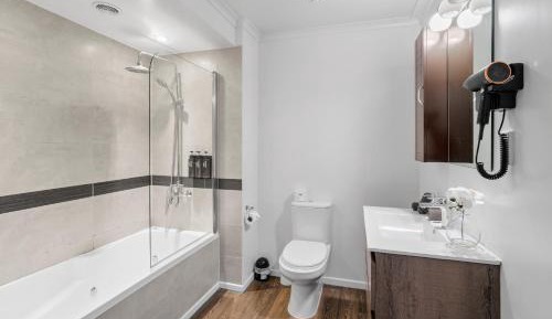 King Studio with Spa Bath