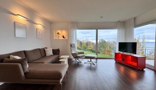 Apartment with Lake View