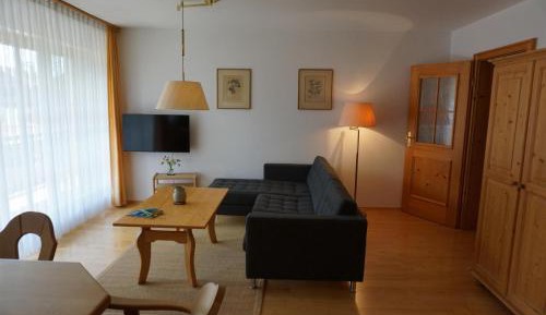 One-Bedroom Apartment with Shower