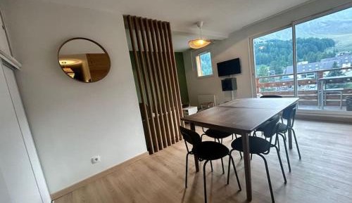 Two-Bedroom Apartment with Mountain View