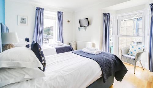 Twin Room with Private Bathroom