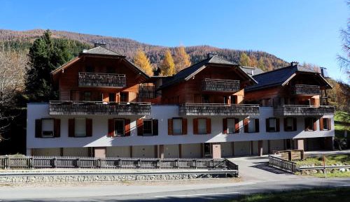 Apartment with Mountain View