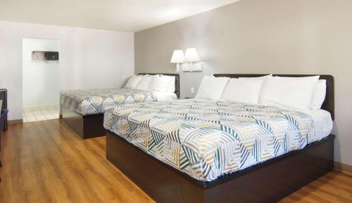 Queen Room with Two Queen Beds - Non-Smoking